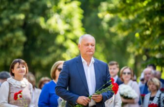 FOTO// Socialiștii au depus flori la bustul scriitorului rus, Aleksandr Pușkin