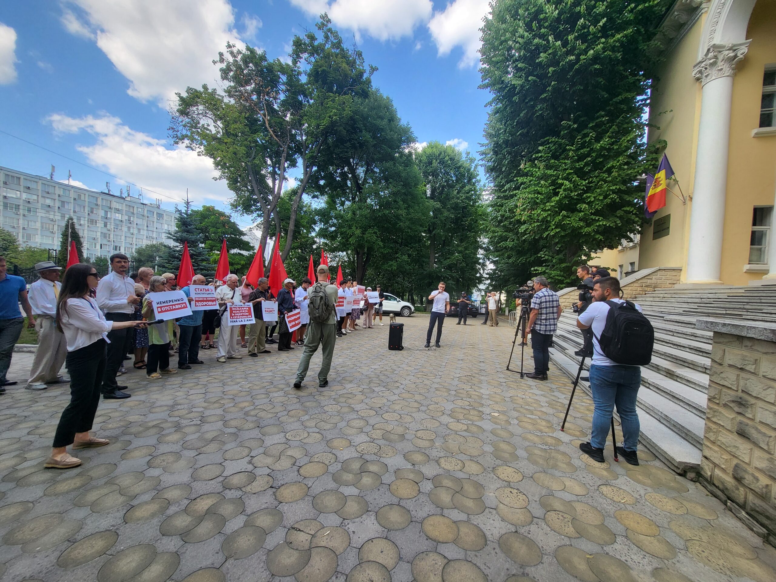 FOTO// Protest impresionant al Partidului ”Renaștere”. Manifestanții au cerut unanim demisia Ministrului Sănătății