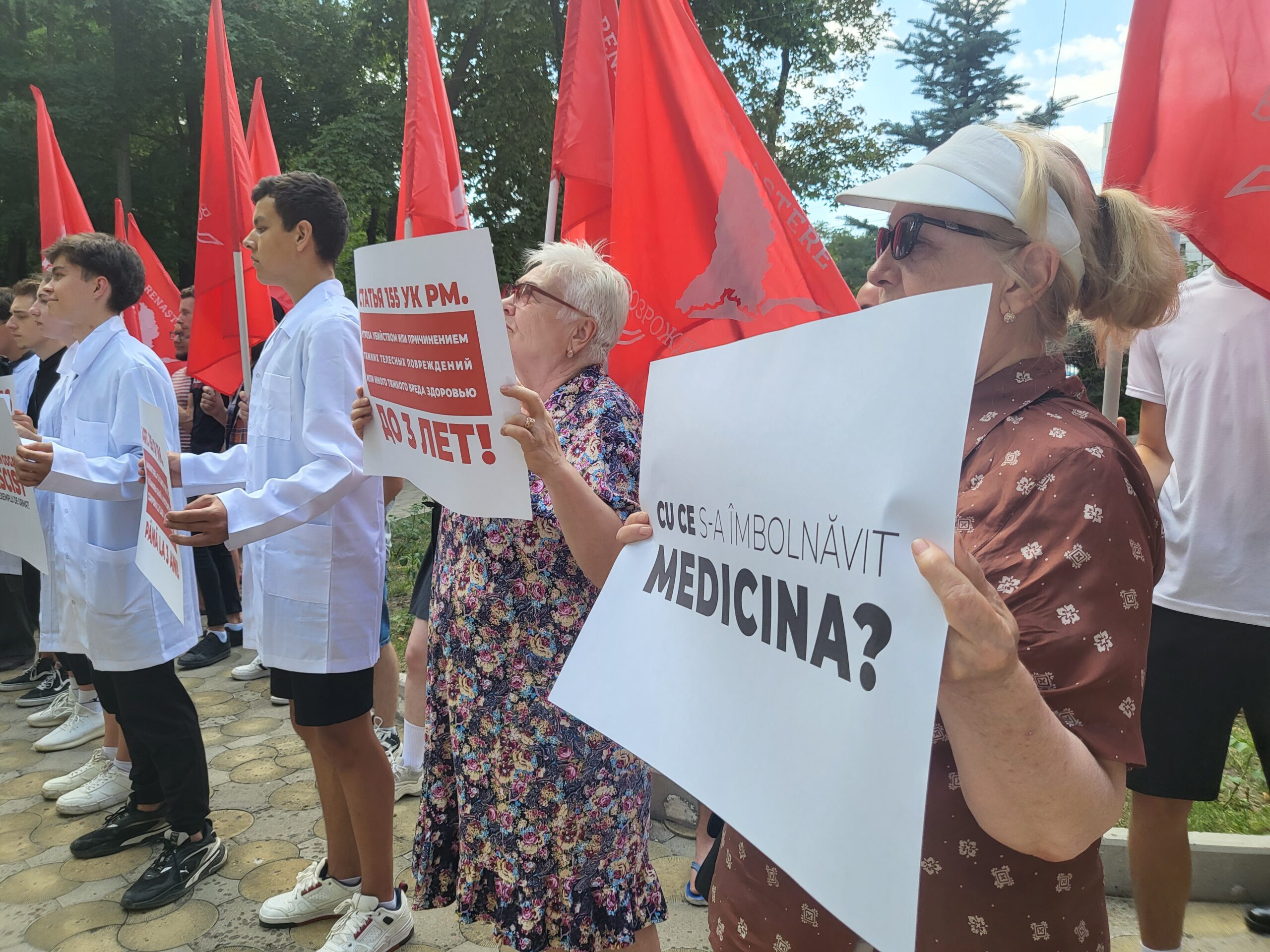FOTO// Protest impresionant al Partidului ”Renaștere”. Manifestanții au cerut unanim demisia Ministrului Sănătății