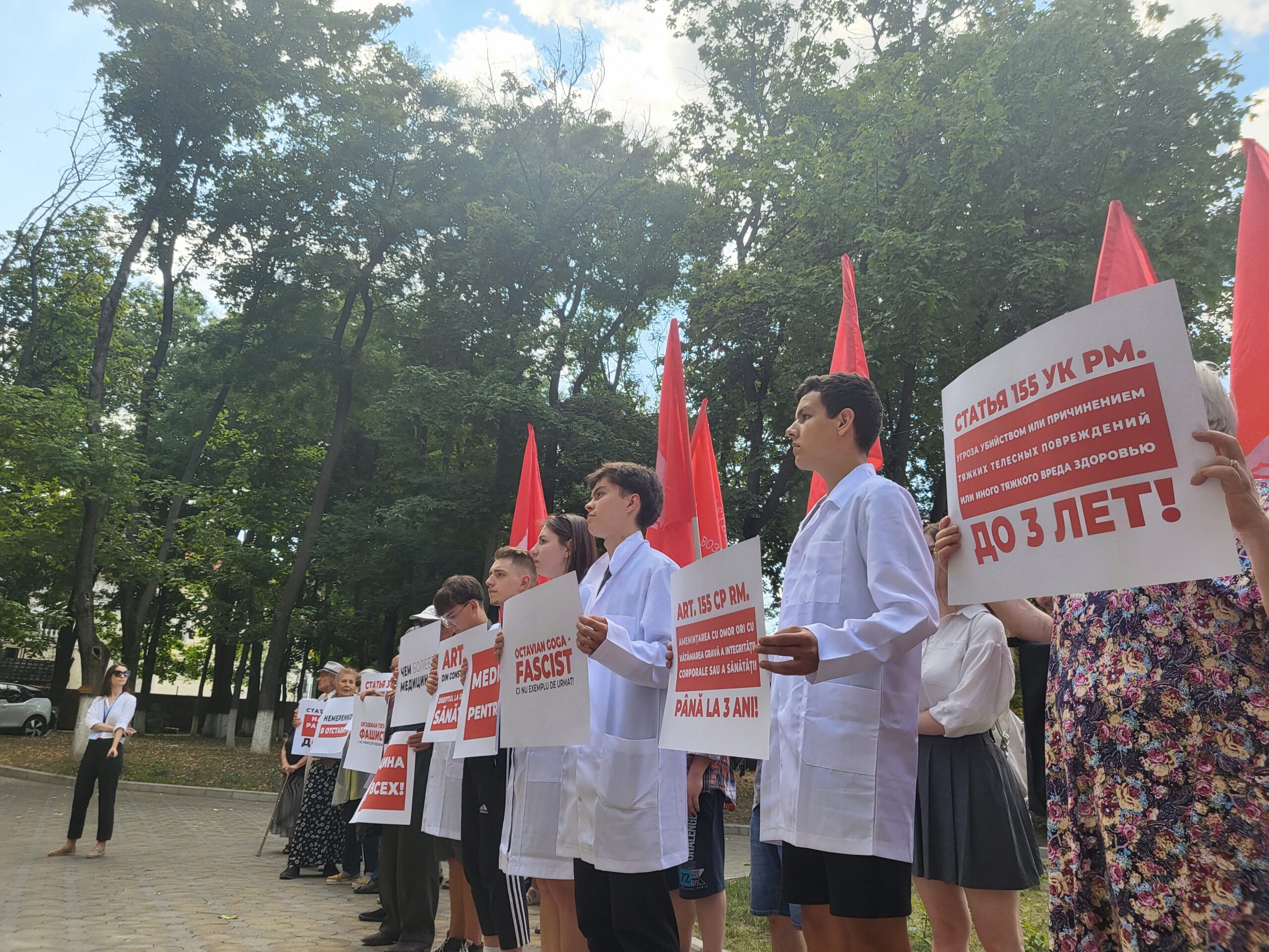 FOTO// Protest impresionant al Partidului ”Renaștere”. Manifestanții au cerut unanim demisia Ministrului Sănătății