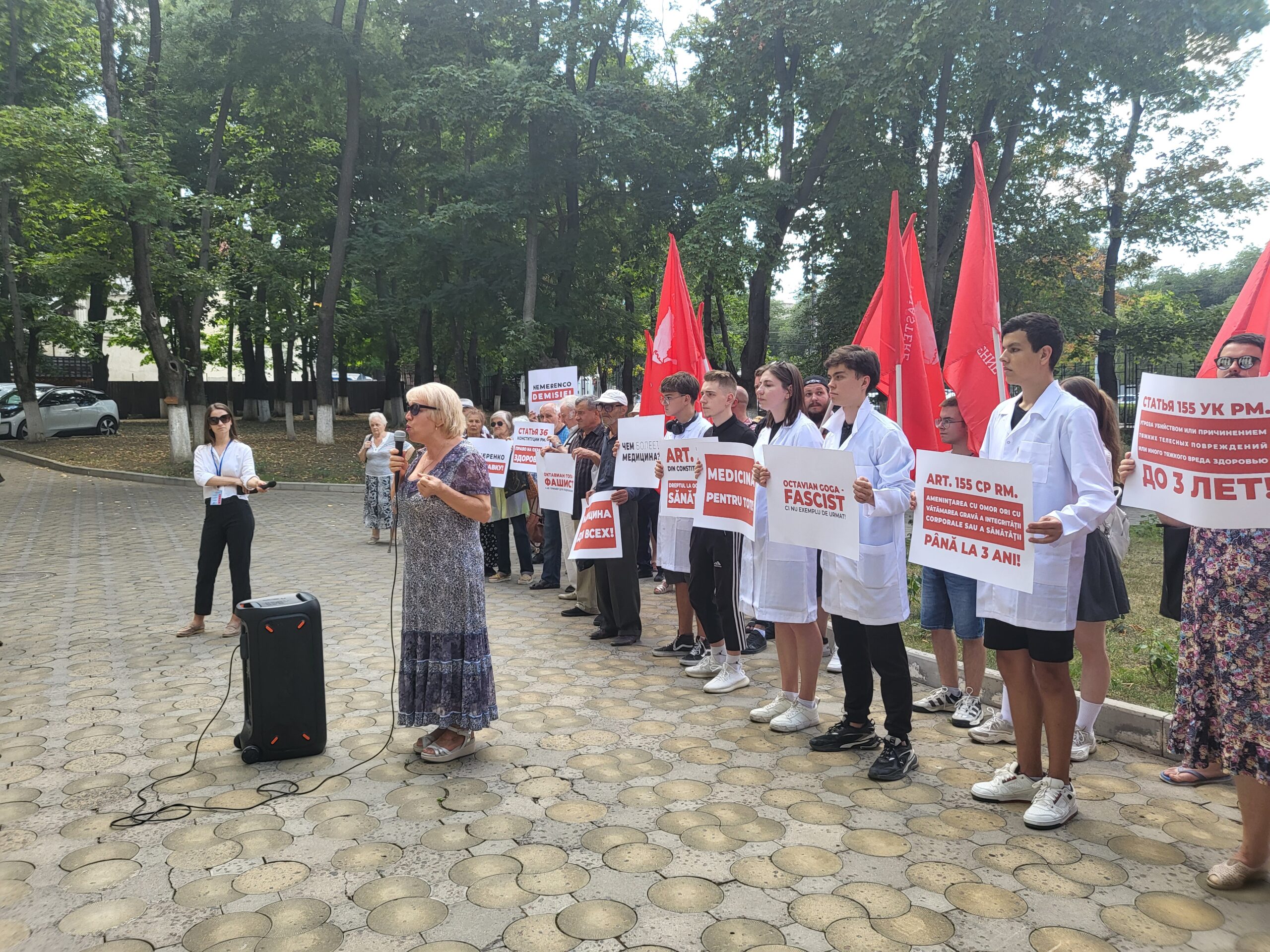 FOTO// Protest impresionant al Partidului ”Renaștere”. Manifestanții au cerut unanim demisia Ministrului Sănătății