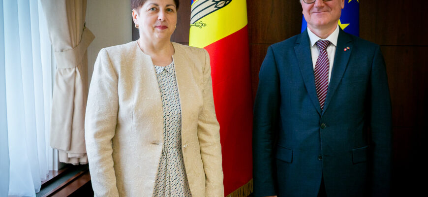 53007840118 e110840dbf k