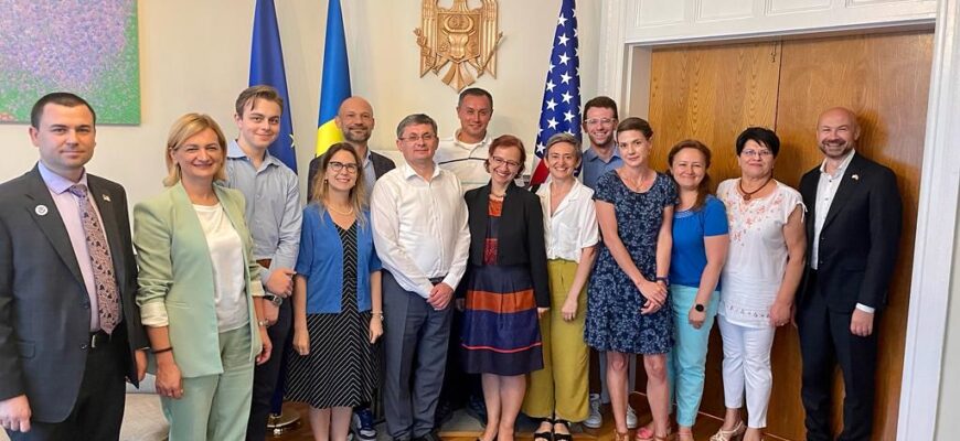 53040060856 60b6e82142 b