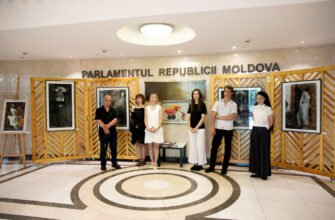 La Parlament este deschisă o expoziție de pictură și grafică cu genericul „Anatol Ghimpu – 30 de ani de activitate pedagogică”