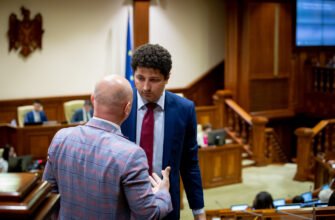 Sindicatele și patronatele vor fi scutite de taxa de înregistrare de stat. Proiectul de lege a fost votat de 69 deputați