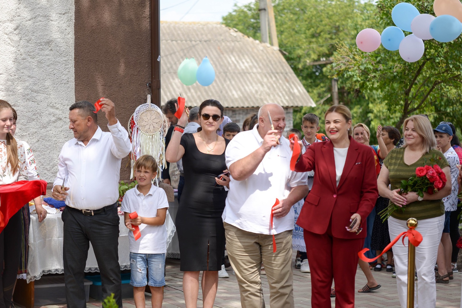 FOTO// Echipa lui Ilan Șor modernizează satul Mîrzaci. Oficiul Medicilor de Familie a fost reabilitat și a fost instalat un sistem de încălzire autonom