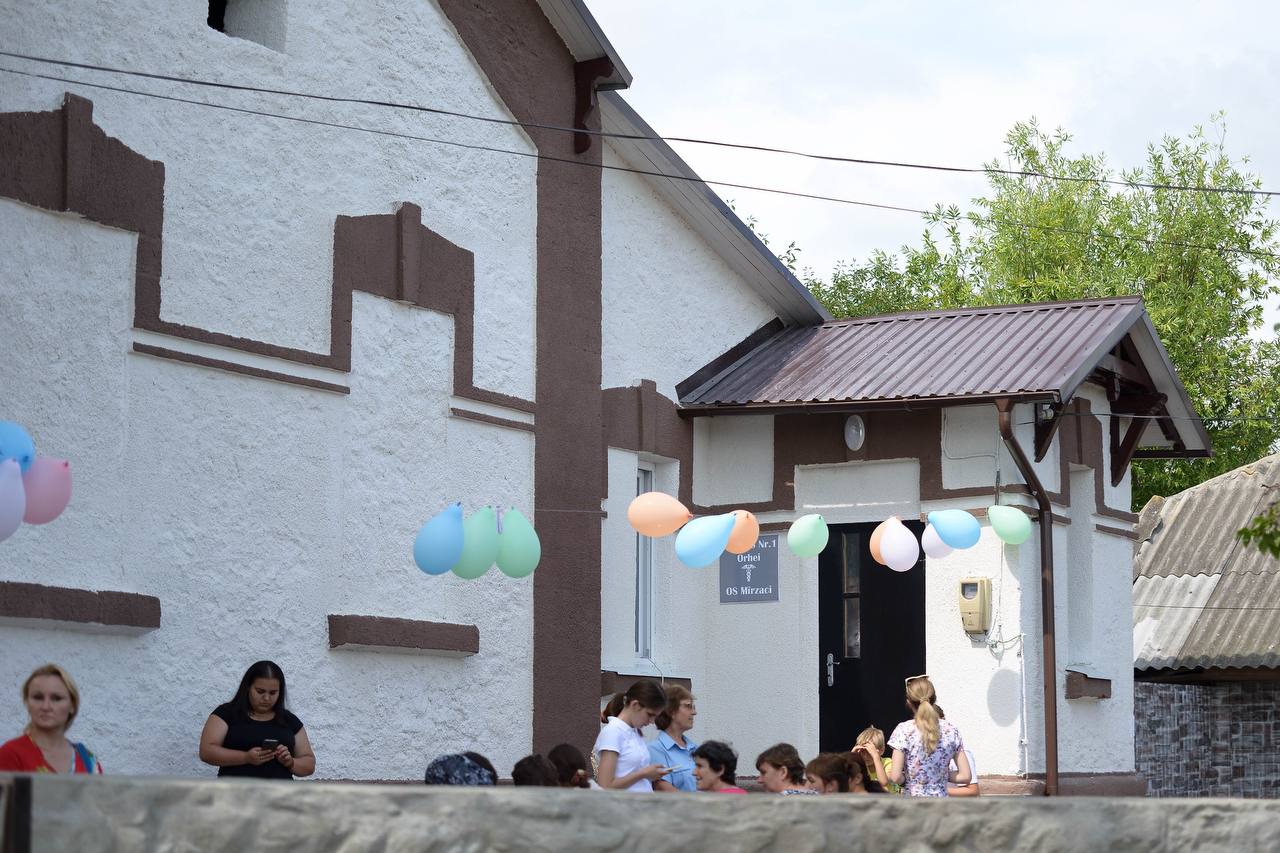 FOTO// Echipa lui Ilan Șor modernizează satul Mîrzaci. Oficiul Medicilor de Familie a fost reabilitat și a fost instalat un sistem de încălzire autonom