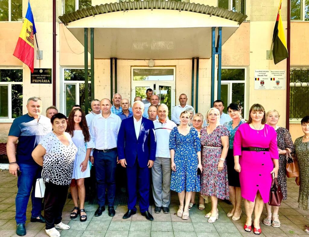 photo 5341465945329224379 y