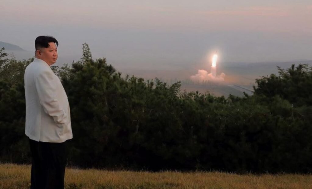 Coreea de Nord a lansat o rachetă balistică în Marea de Est, înainte de întâlnirea dintre Coreea de Sud și Japonia 1 Coreea de Nord a lansat o rachetă balistică în Marea de Est, înainte de întâlnirea dintre Coreea de Sud și Japonia