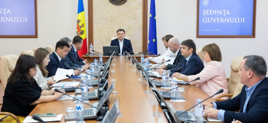 Guvernul alocă 200 de milioane de lei fermierilor micro și mici, afectați de crizele anului 2022