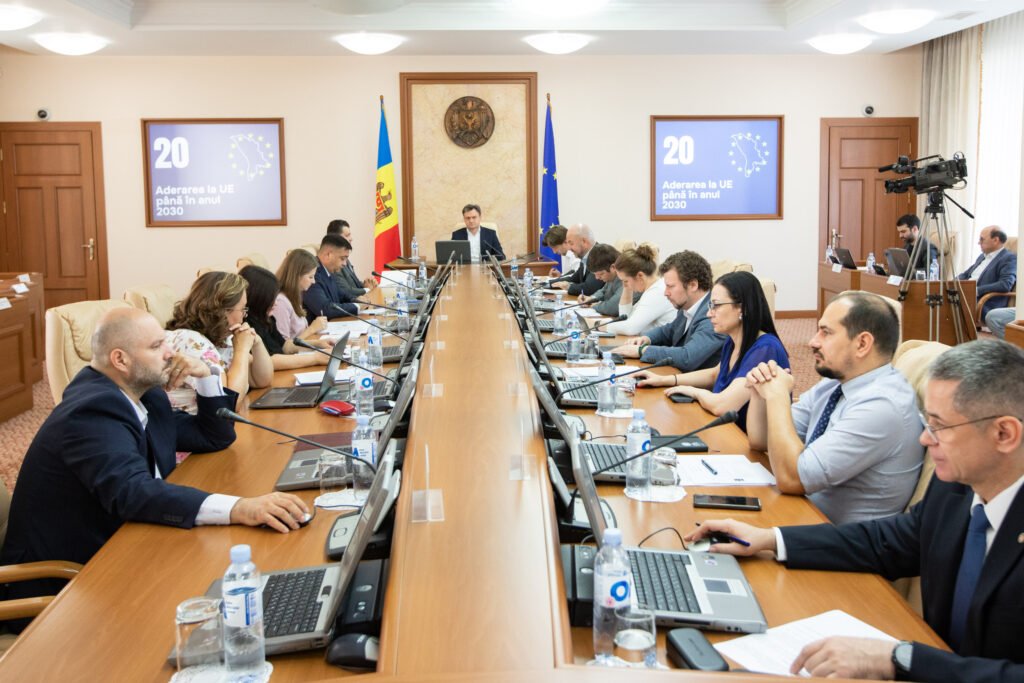Executivul a aprobat modificarea Hotărârii Guvernului cu privire la implementarea Ghișeului unic de documentare a străinilor