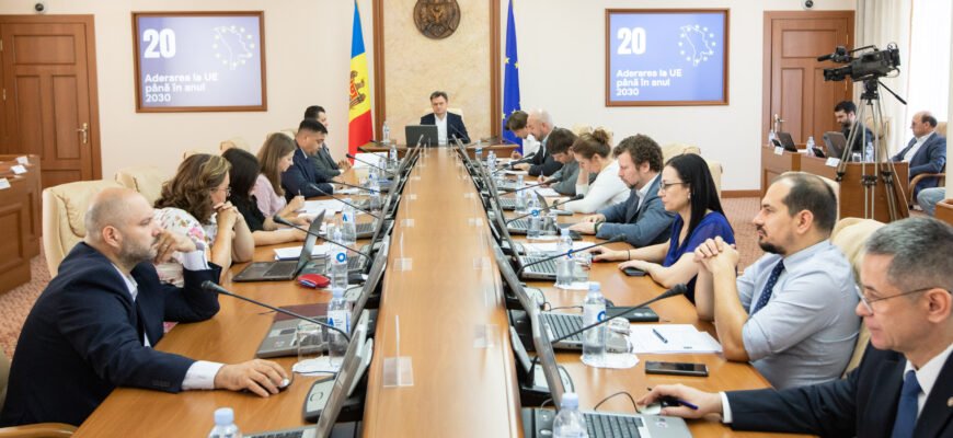 Executivul a aprobat modificarea Hotărârii Guvernului cu privire la implementarea Ghișeului unic de documentare a străinilor