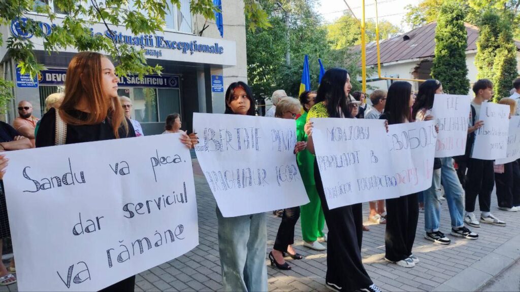 Protest masiv la Bălți în susținerea unui activist al Partidului "Renaștere" care a fost reținut ilegal de oamenii legii 1 img 0958