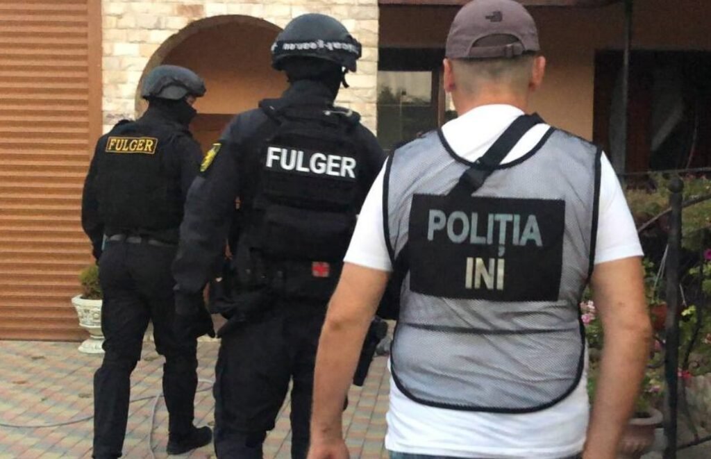 VIDEO// Percheziții la Cahul, Cantemir și Chișinău - arme și muniții deținute ilegal