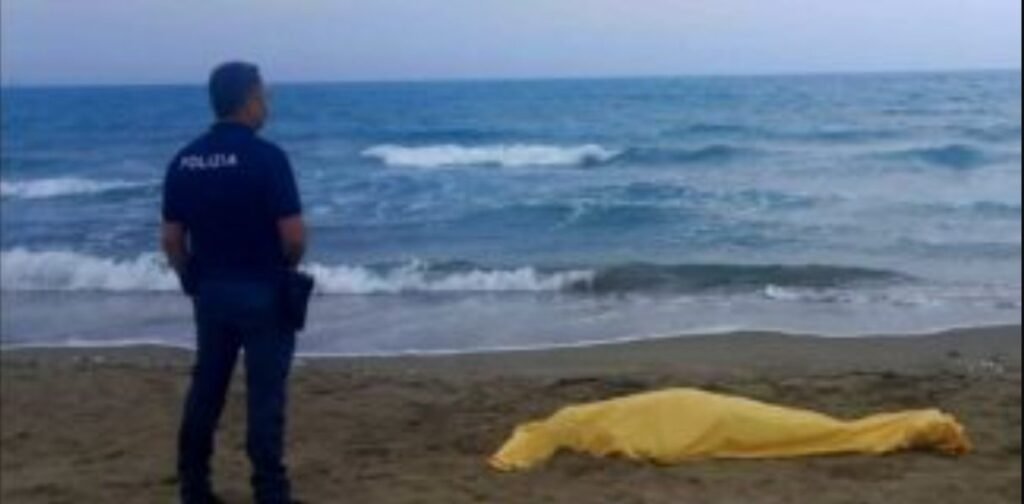O moldoveancă de 33 ani a fost găsită moartă pe o plajă din Italia. Poliția investighează 3 versiuni