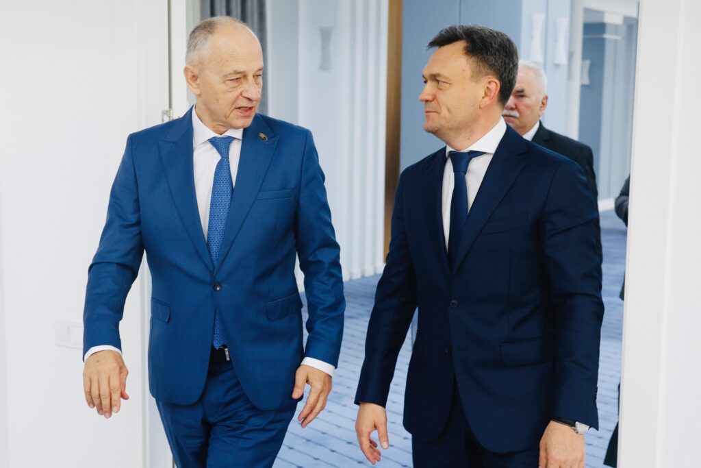 Dorin Recean a avut o întrevedere cu secretarul general adjunct al NATO: „Obiectivul nostru este să modernizăm Armata Națională la standardele NATO" 1 1 3