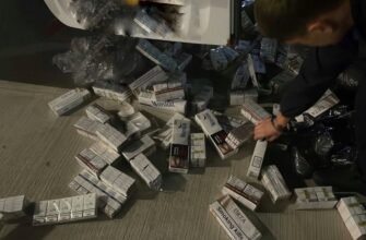 Un bărbat a fost reținut pentru transportarea ilicită a 6140 pachete de țigări și un lot comercial de articole vestimentare
