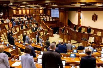 Deputații au ținut un moment de reculegere în memoria primului Președinte al Republicii Moldova, Mircea Snegur