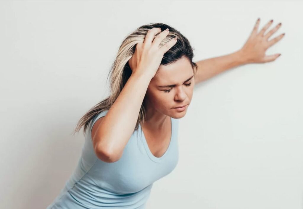 ”Amețesc când mă ridic brusc din pat.” Vertijul poate fi semnul unui accident vascular cerebral 1 ”Amețesc când mă ridic brusc din pat.” Vertijul poate fi semnul unui accident vascular cerebral