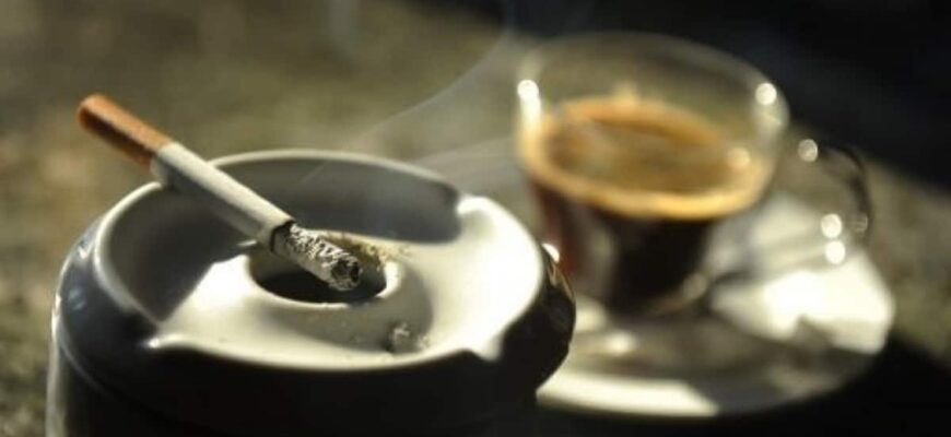 fumezi si bei cafea dimineata pe stomacul gol iata cum te afecteaza acest obicei