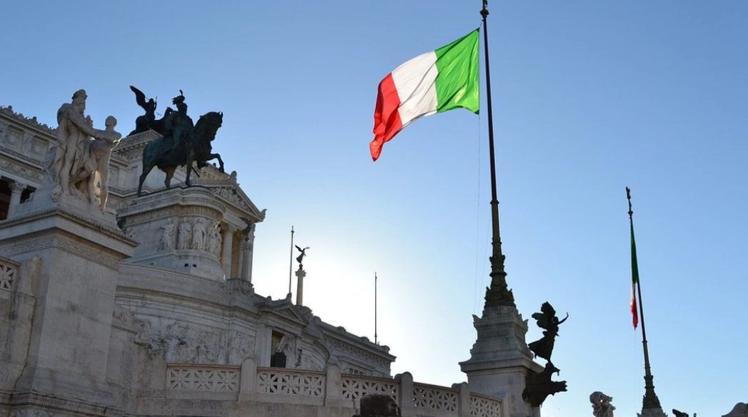 Guvernul italian majorează ţinta de deficit,în urma impactului stimulentelor fiscale şi a majorării dobânzilor
