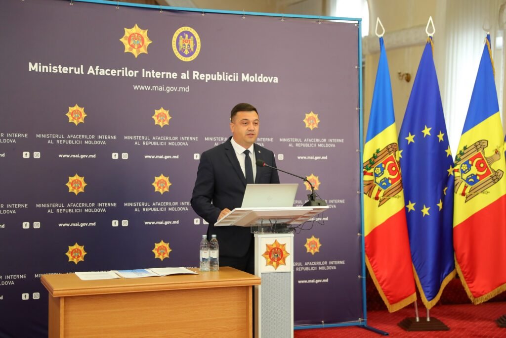 Filmul atacului de pe Aeroportul Chișinău, reprodus de șeful MAI, Adrian Efros 1 Filmul atacului de pe Aeroportul Chișinău, reprodus de șeful MAI, Adrian Efros