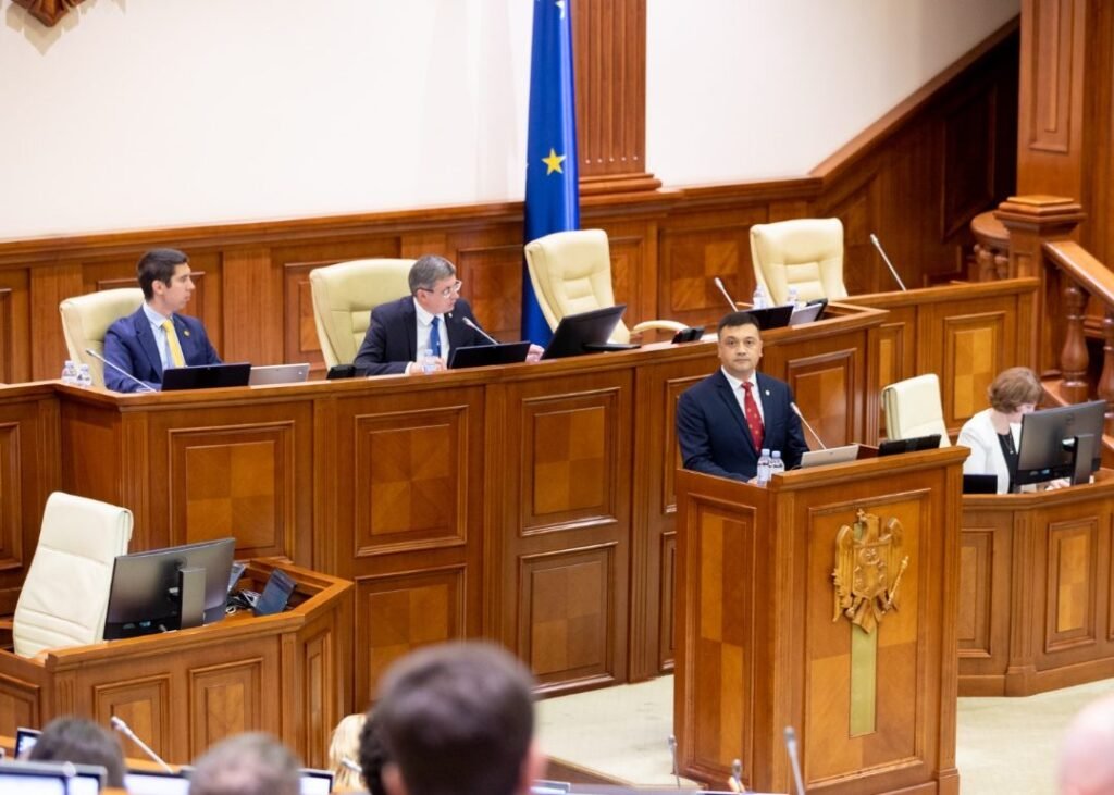 Necesitatea prelungirii stării de urgență argumentată de Ministrul Afacerilor Interne în plenul Parlamentului