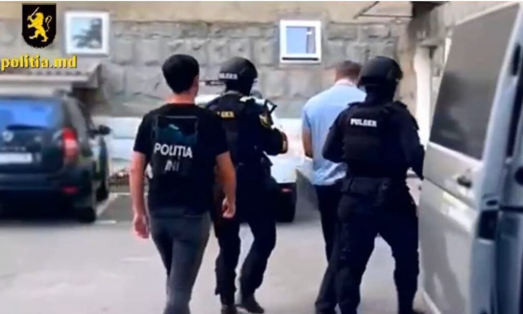 Alte patru persoane, printre care și organizatorii schemei infracționale, reținute în dosarul cu droguri de peste 2,5 milioane de lei