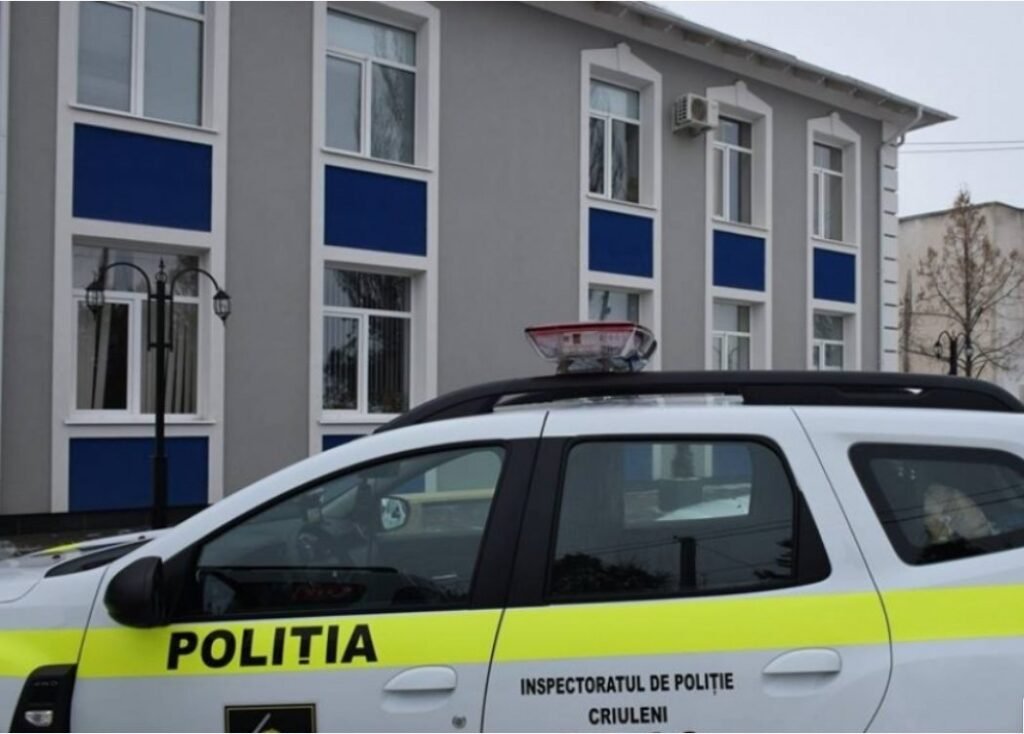 Doi polițiști de patrulare din Criuleni, cercetați pentru corupere pasivă. Ar fi pretins și primit 5000 de lei de la un șofer de motoreta