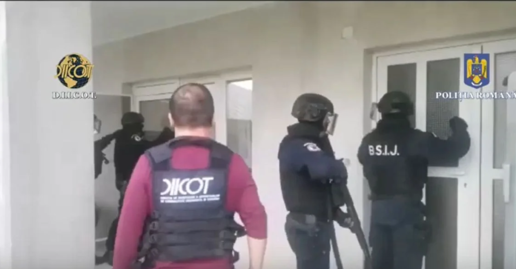 Un profesor de engleză a intrat în afaceri cu droguri - Cultiva canabis și îl vindea cu 70 de lei gramul 1 procurorii diicot si politia romana