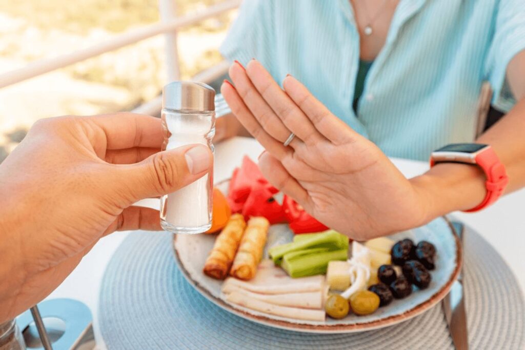 Beneficiile unui regim alimentar cu conținut scăzut de sare: ”Un mod de a sprijini sistemul muscular și nervos” 1 regimul alimentar cu continut scazut de sare