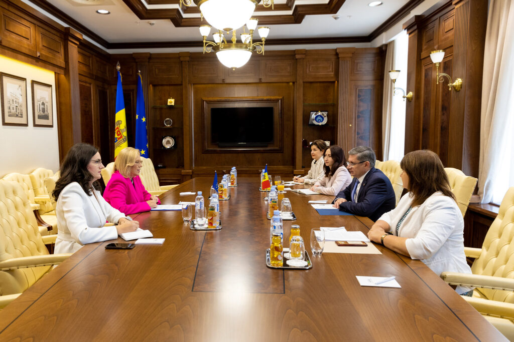 republica moldova trebuie ajutata in parcursul sau european