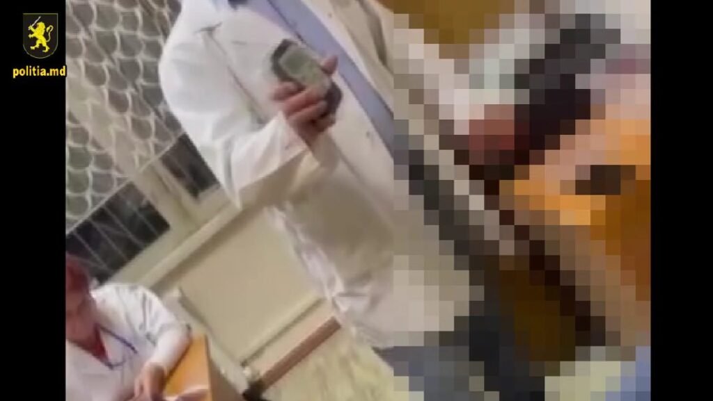 VIDEO// Un angajat cu funcție de răspundere de la Primăria Chișinău a fost prins în stare de ebrietate avansată la volan 2 VIDEO// Un angajat cu funcție de răspundere de la Primăria Chișinău a fost prins în stare de ebrietate avansată la volan