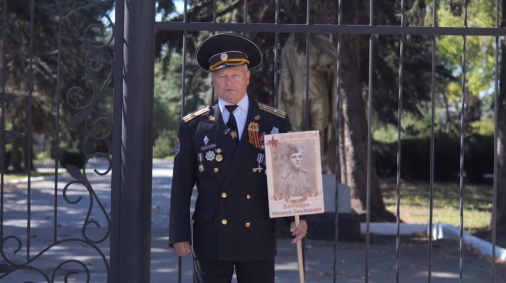 VIDEO// Un pensionar din Bălți a pierdut procesul în instanță și a achitat o amendă de 6000 de lei pentru purtarea panglicii Sfântului Gheorghe 1 VIDEO// Un pensionar din Bălți a pierdut procesul în instanță și a achitat o amendă de 6000 de lei pentru purtarea panglicii Sfântului Gheorghe