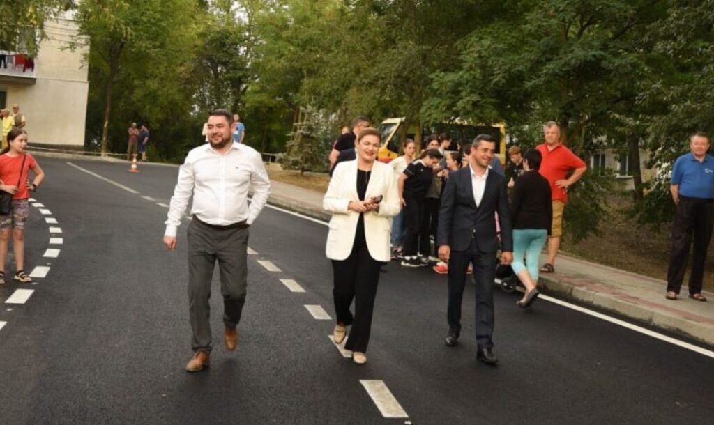 VIDEO// Orhei se modernizează. Un nou scuar a fost amenajat de către echipa lui Ilan Șor: ”Se muncește activ”