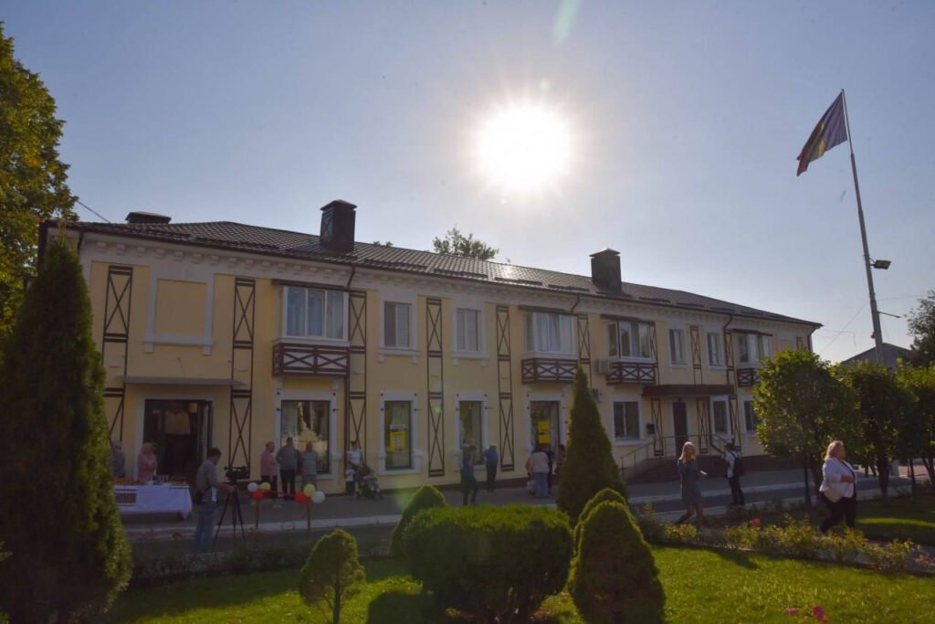 FOTO// Echipa lui Ilan Șor a inițiat restaurarea tuturor fațadelor blocurilor de locuit la Orhei 11 FOTO// Echipa lui Ilan Șor a inițiat restaurarea tuturor fațadelor blocurilor de locuit la Orhei
