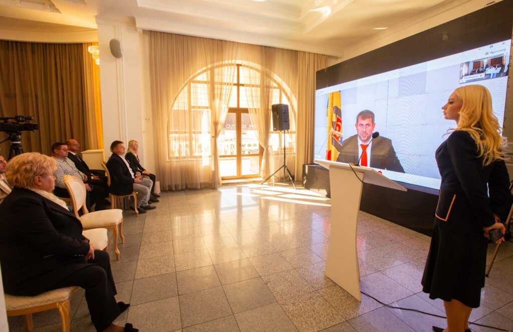 FOTO// Ilan Șor a prezentat rezultatele preliminare ale proiectului "Satul Moldovenesc": ”Fiecare sat ar trebui să aibă asfalt și pavaj nou”