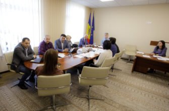 Mamele neangajate care îngrijesc de copii de până la doi ani vor avea statut de persoană asigurată