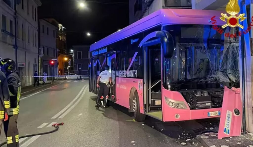 Autobuz cu turiști,accident în Mestre: „Am văzut totul alb”