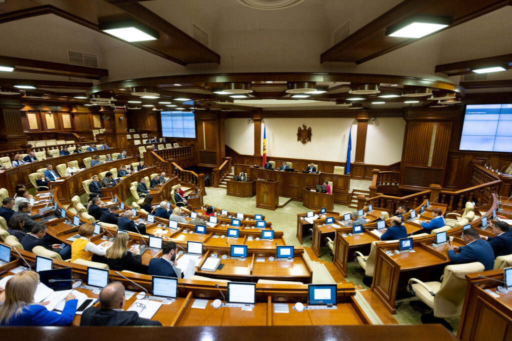 aprobat de parlament in prima lectura