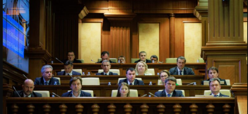 deputatii pas au respins motiunea de cenzura