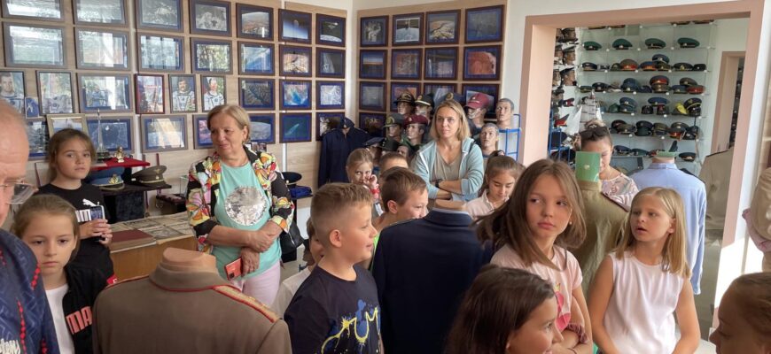 Un grup de elevi din cadrul Liceului Teoretic Gheorghe Asachi au vizitat Muzeul Serviciului Vamal al Republicii Moldova 1 excursie