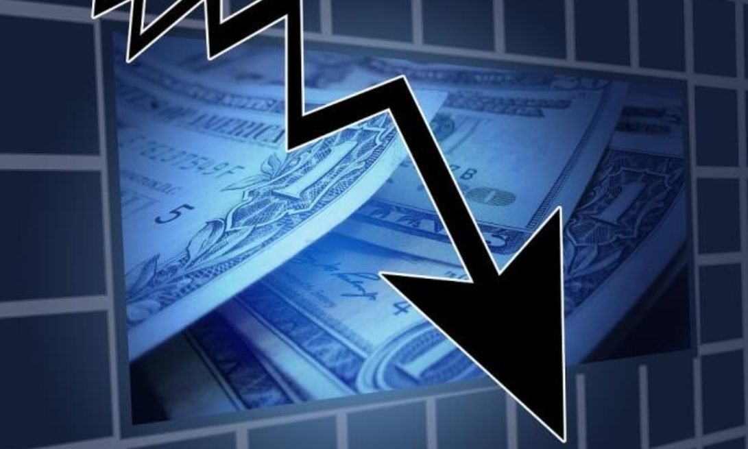 FMI avertizează - Creșterea cu 10% a prețului petrolului ar reduce producția globală cu 0,2%