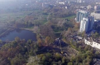 CNA și procurorii anticorupție au operat percheziții într-un caz de deposedare ilicită a statului de un teren, înstrăinat cu 2 milioane de euro