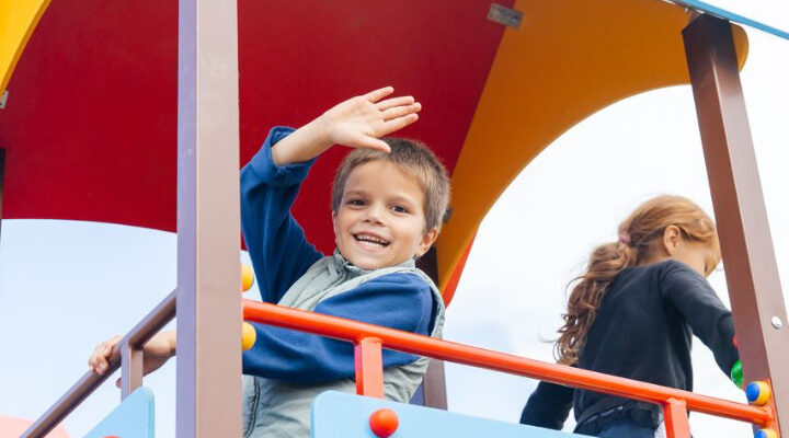 in etulia a aparut un teren de joaca si o zona pentru plimbari