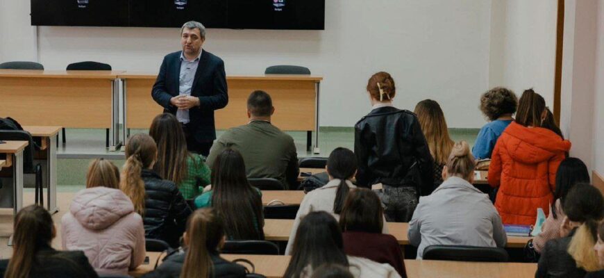 lilian carp fata in fata cu studentii de la asem