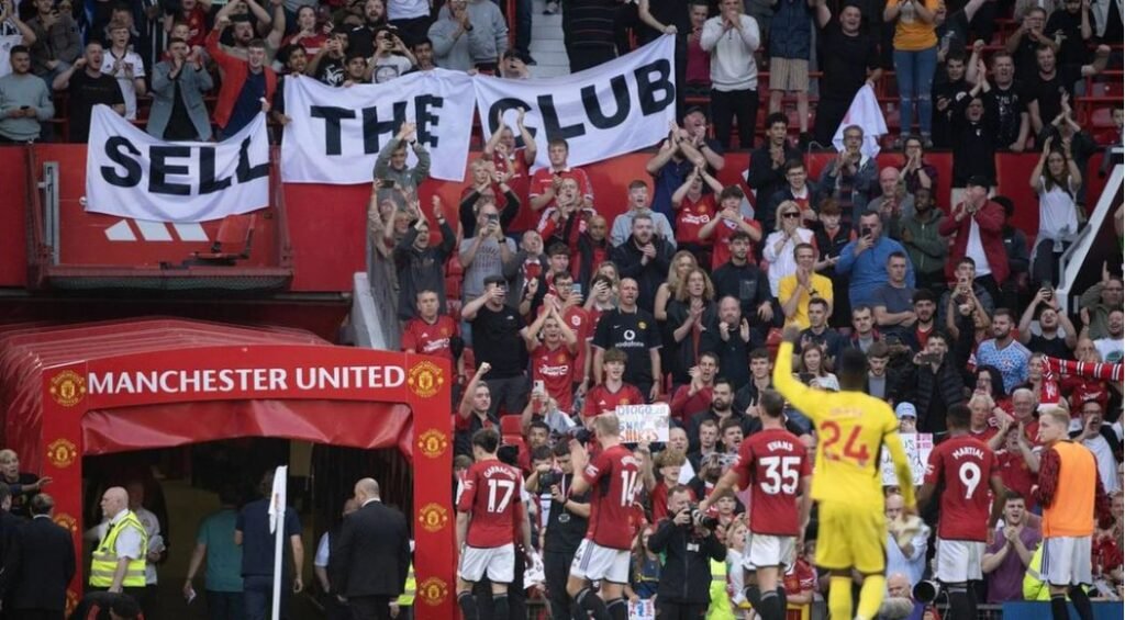 Manchester United, pe tarabă. Proprietarul american a refuzat o ofertă de 5 mld. lire sterline 1 Manchester United, pe tarabă. Proprietarul american a refuzat o ofertă de 5 mld. lire sterline