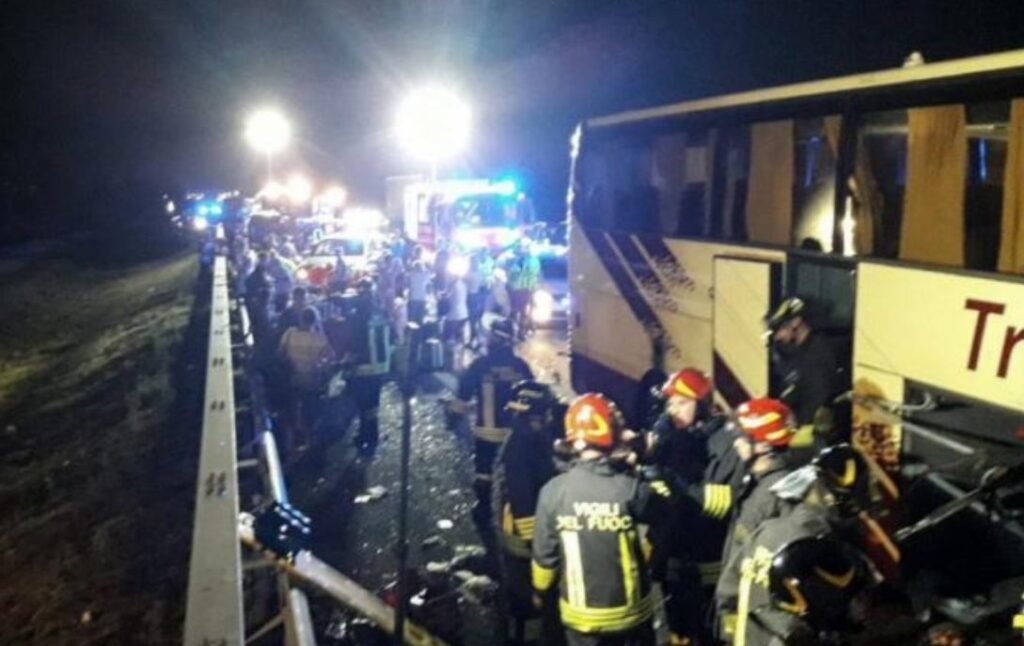 Mărturia unui supraviețuitor al tragicului accident din Veneția. "M-am trezit în mijlocul trupurilor fără viață" 1 Mărturia unui supraviețuitor al tragicului accident din Veneția. "M-am trezit în mijlocul trupurilor fără viață"