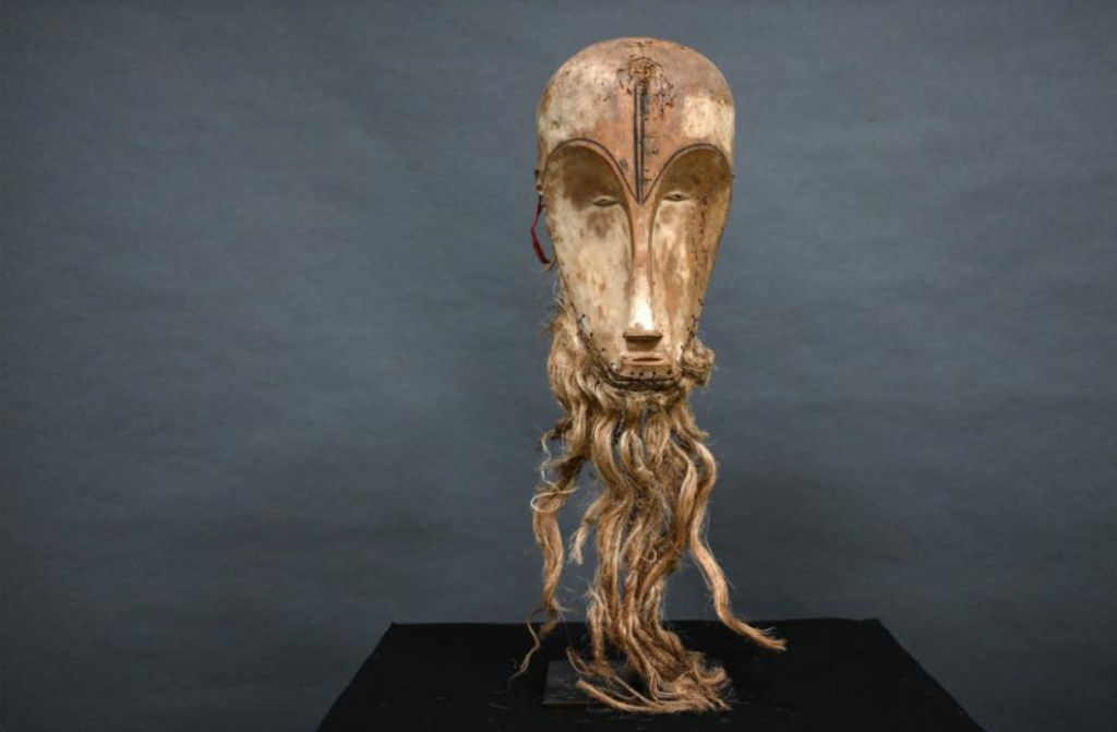 masca vanduta cu 150 euro