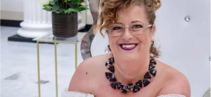 VIDEO// O femeie s-a măritat cu ea însăși. A cheltuit economiile de-o viață pentru nuntă 1 o femeie s a maritat cu ea insasi